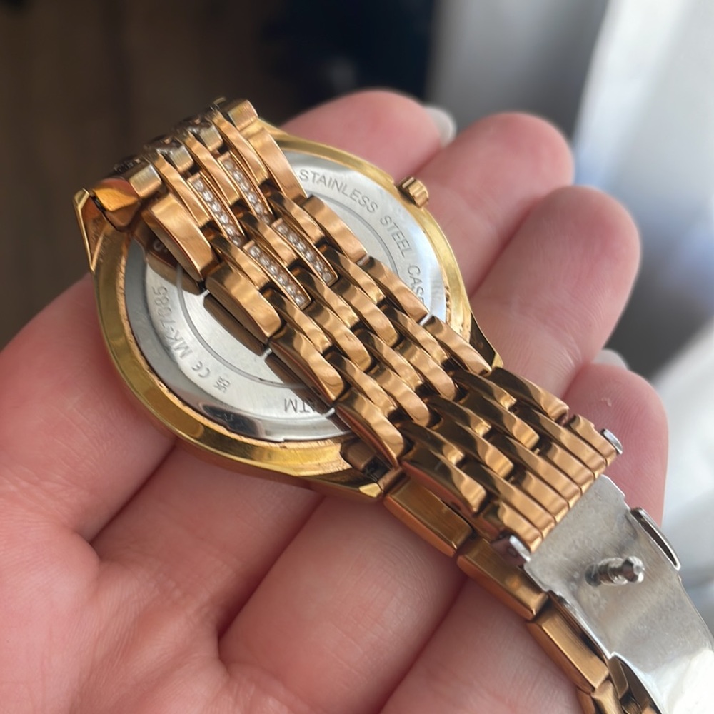 Michael Kors Rose Gold Watch - Picture 5 of 7